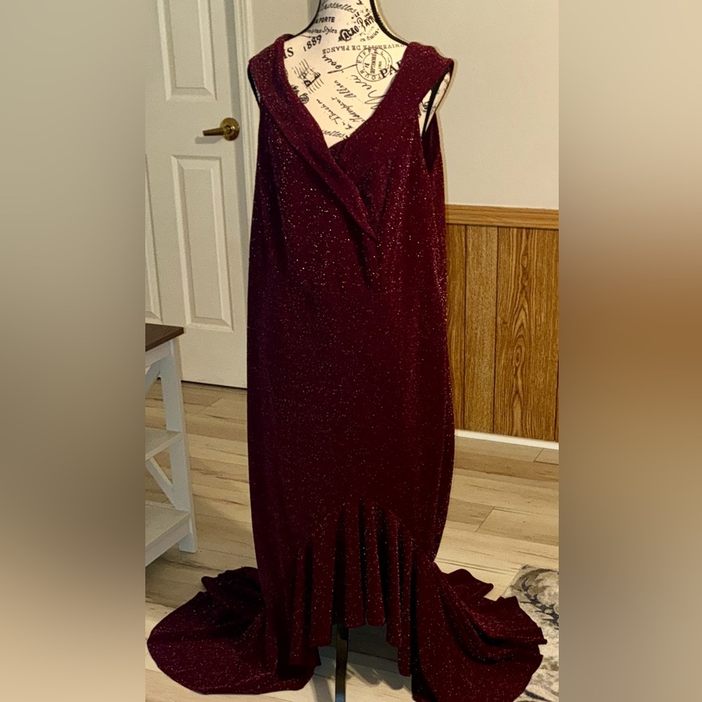 Libian Elegant Burgundy Metallic Thread Sparkly Gown Hi Lo Hem Plus 2X & 3X nwt
